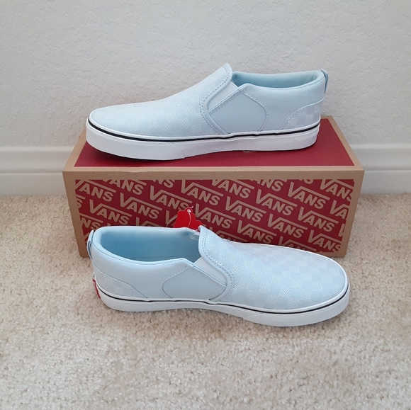 Vans - Picture 2 of 4